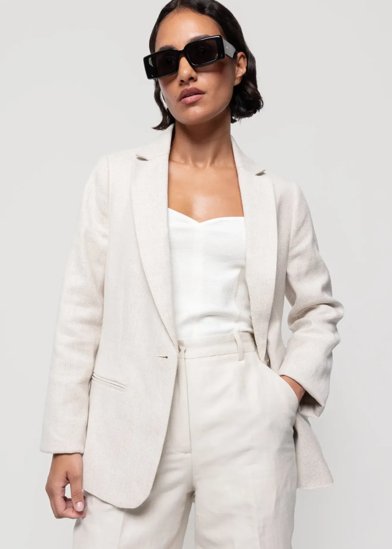Vanilia Le Specs Zonnebril The Impeccable Zwart Hot