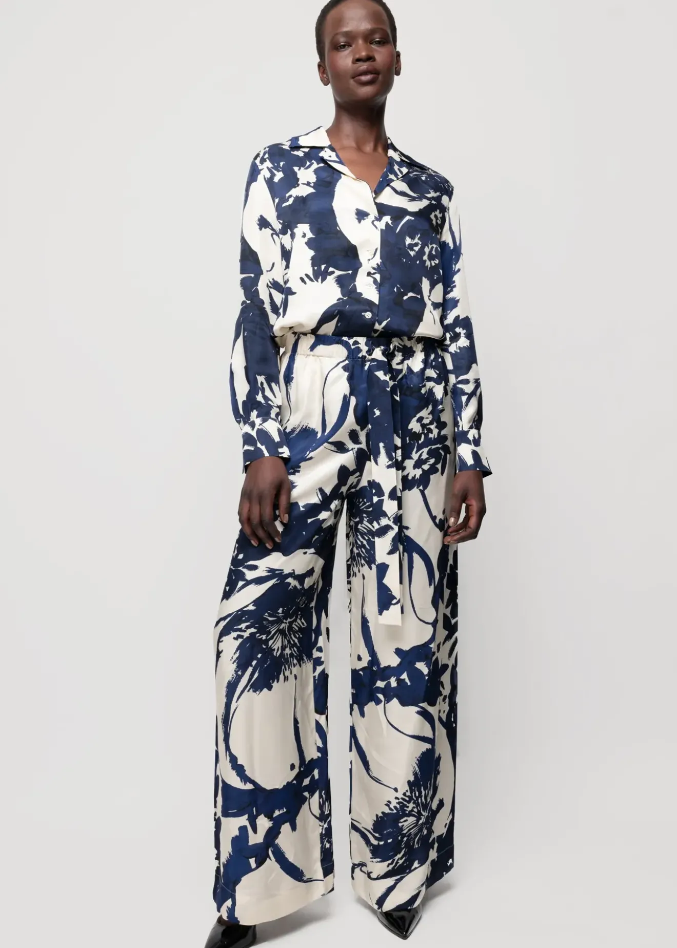 Vanilia Viscose Blouse Met Bloemen Classic Navy / Ecru Fashion